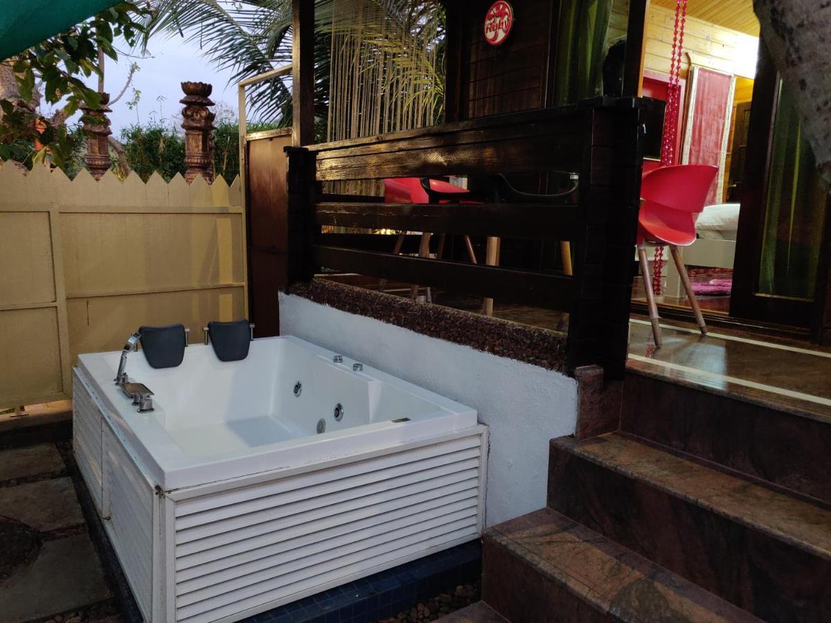Rock Forest Goa Honeymoon Cottages カラングート エクステリア 写真