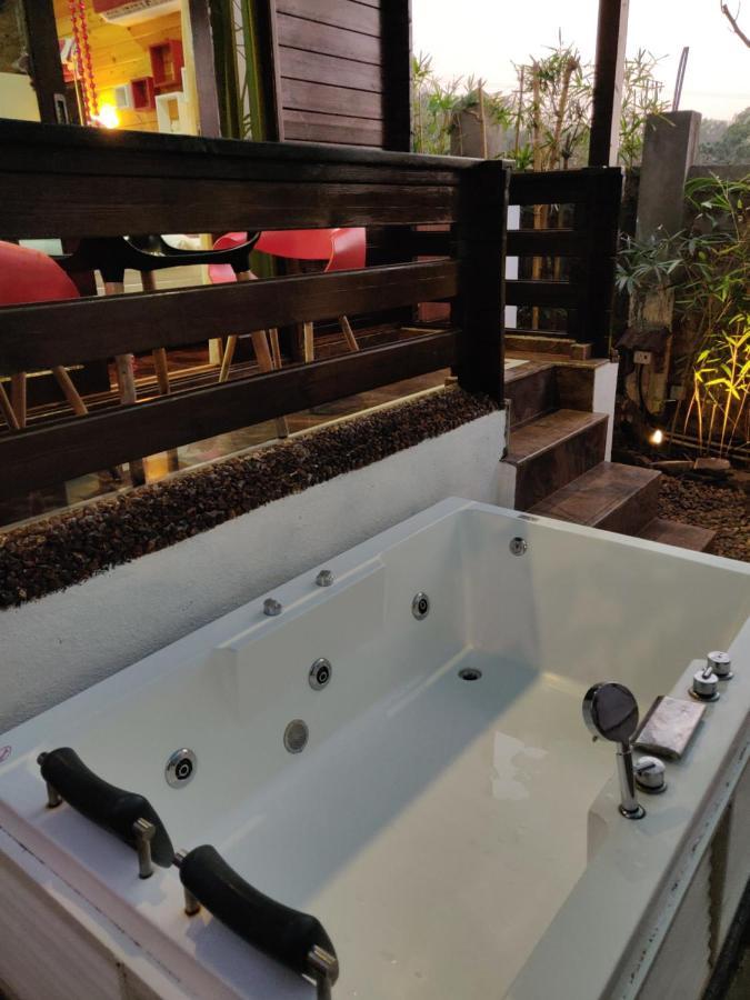 Rock Forest Goa Honeymoon Cottages カラングート エクステリア 写真