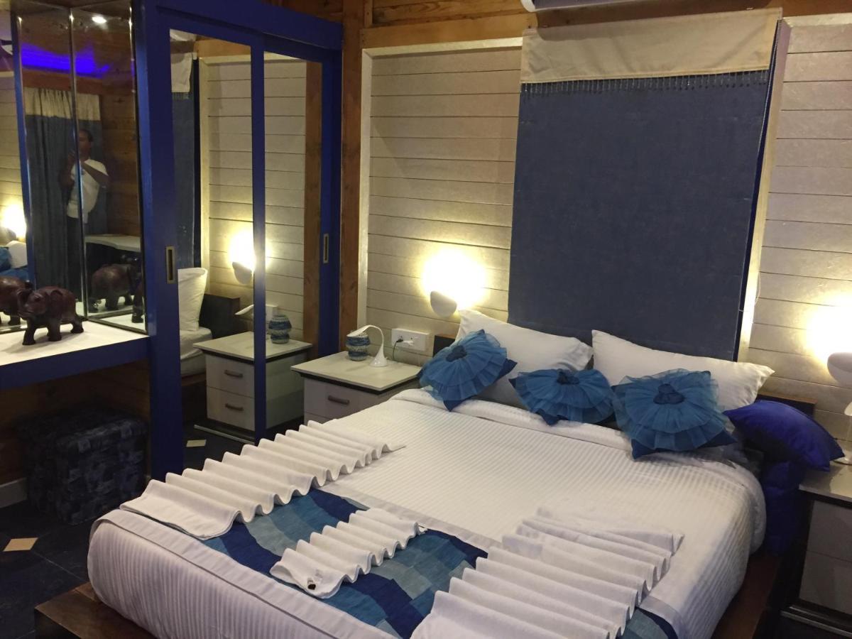 Rock Forest Goa Honeymoon Cottages カラングート エクステリア 写真